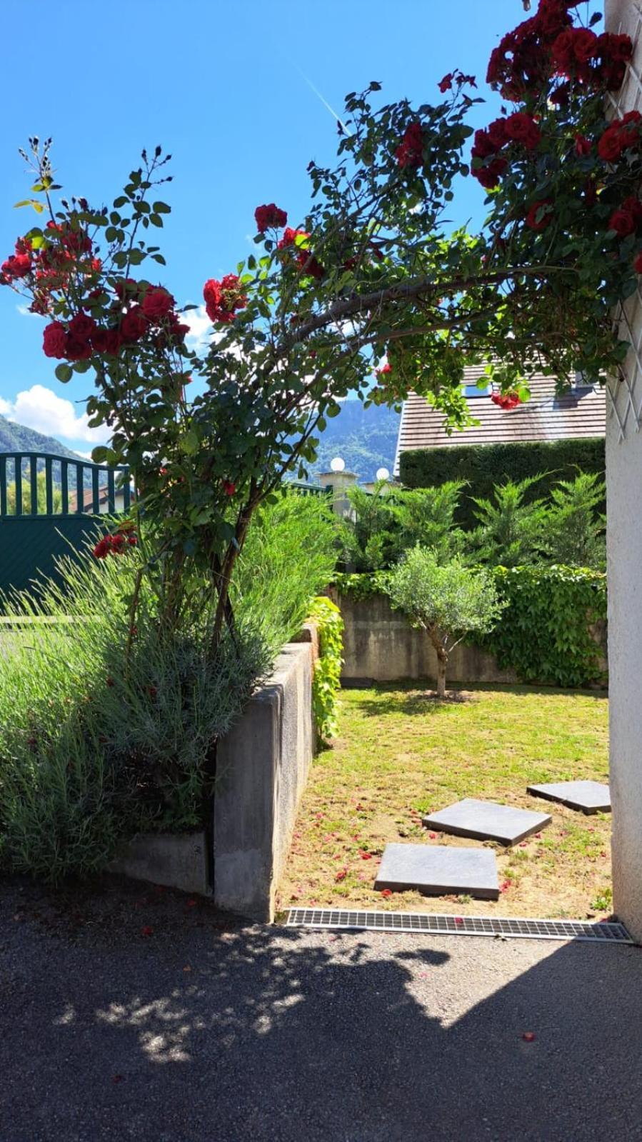 Chez Patrick Et Dominique Apartment Saint-Pierre-en-Faucigny Bagian luar foto