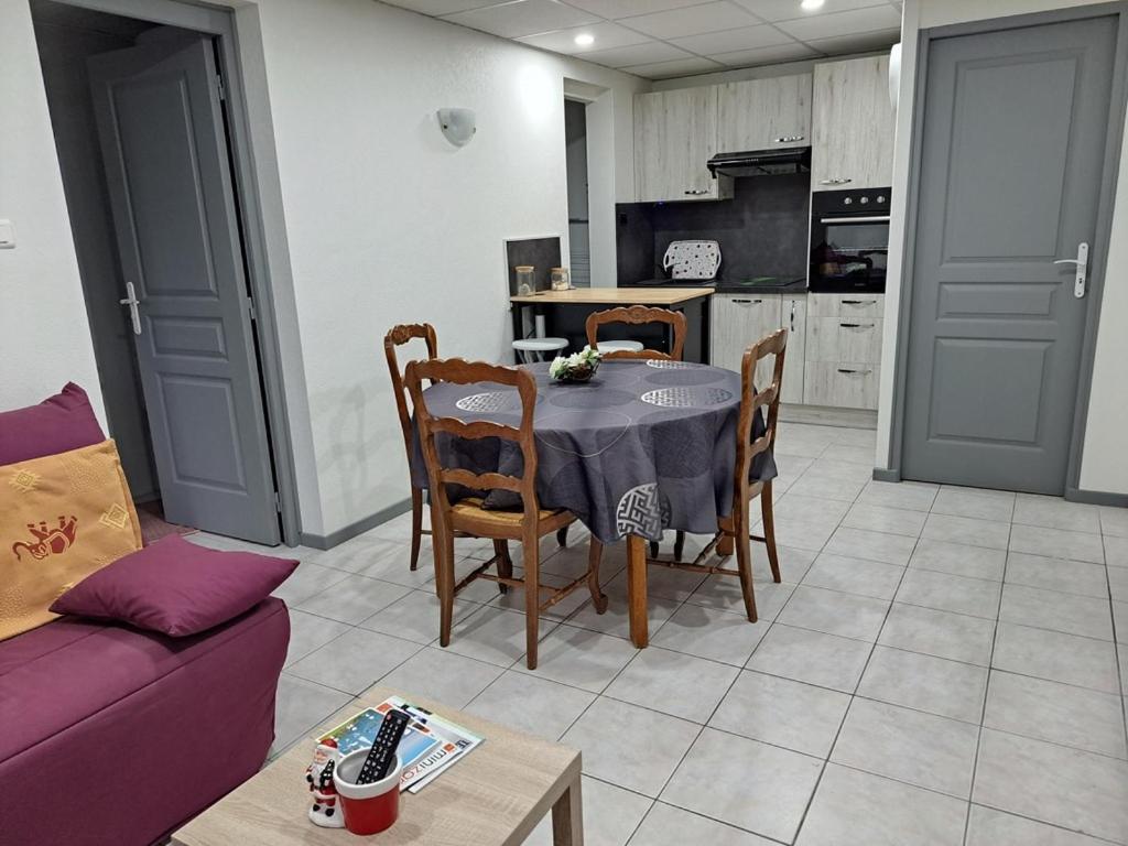 Chez Patrick Et Dominique Apartment Saint-Pierre-en-Faucigny Bagian luar foto