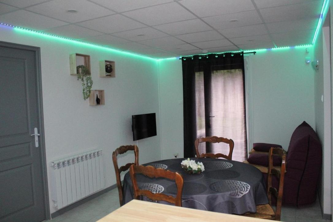 Chez Patrick Et Dominique Apartment Saint-Pierre-en-Faucigny Bagian luar foto